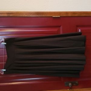 Full black skirt with tie sash at waist